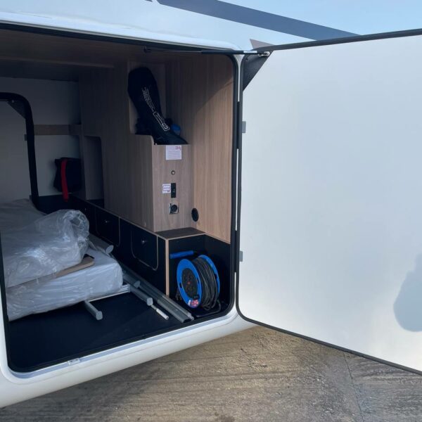 photo_5787356595166579644_y