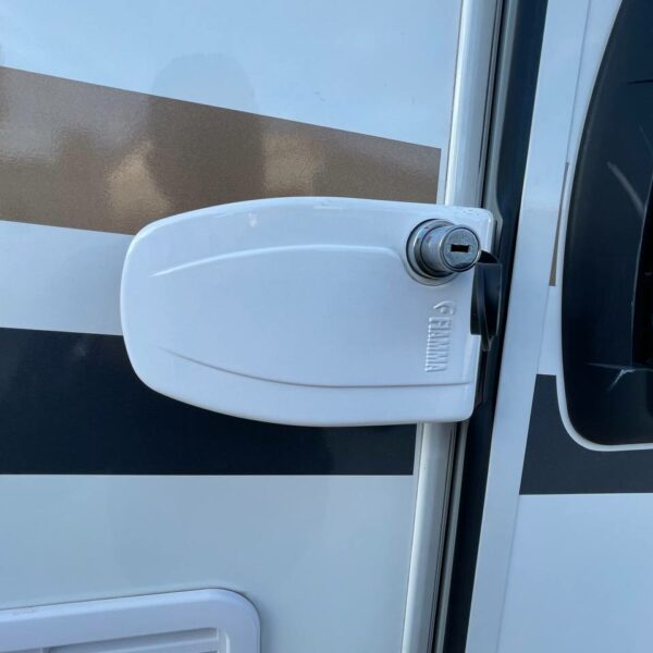 photo_5787356595166579648_y