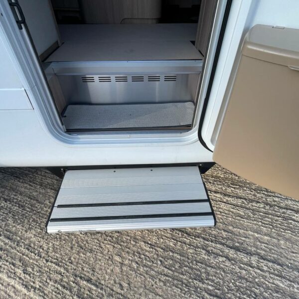 photo_5787356595166579655_y