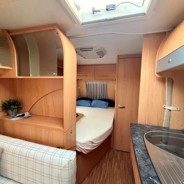 photo_5816723657391279390_y