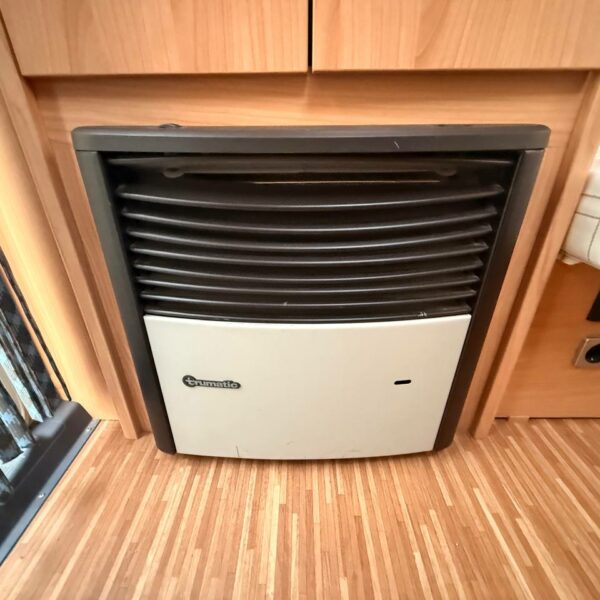 photo_5816723657391279392_y