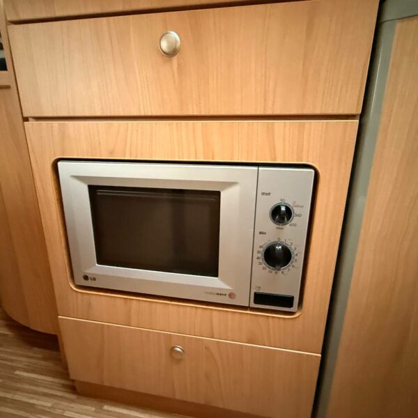 photo_5816723657391279395_y