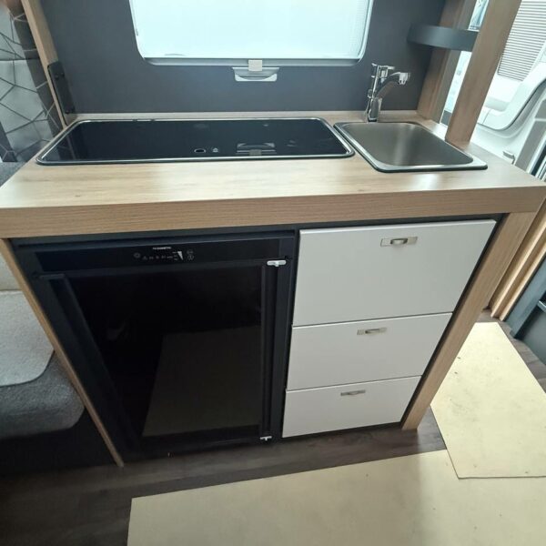 photo_5816723657391279413_y