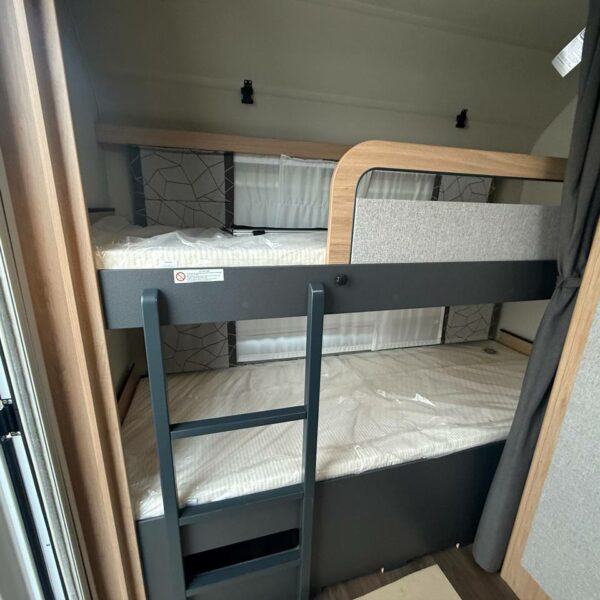 photo_5816723657391279414_y