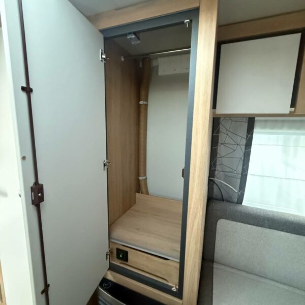 photo_5816723657391279415_y