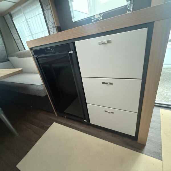 photo_5816723657391279416_y