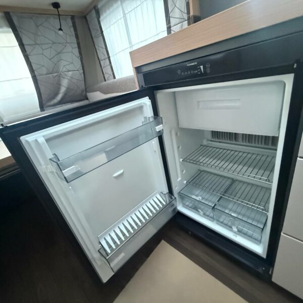 photo_5816723657391279418_y