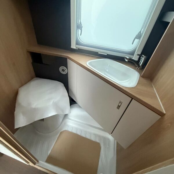 photo_5816723657391279419_y