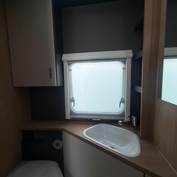 photo_5816723657391279420_y