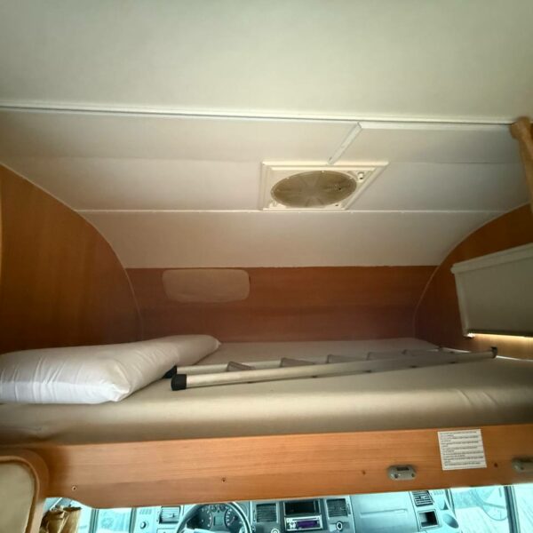 photo_5901996054050180810_y