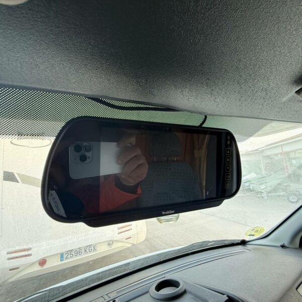 photo_5901996054050180815_y