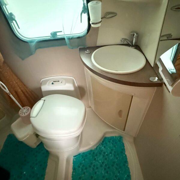 photo_5901996054050180823_y