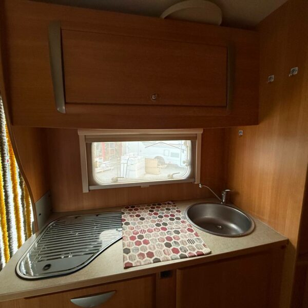 photo_5901996054050180828_y